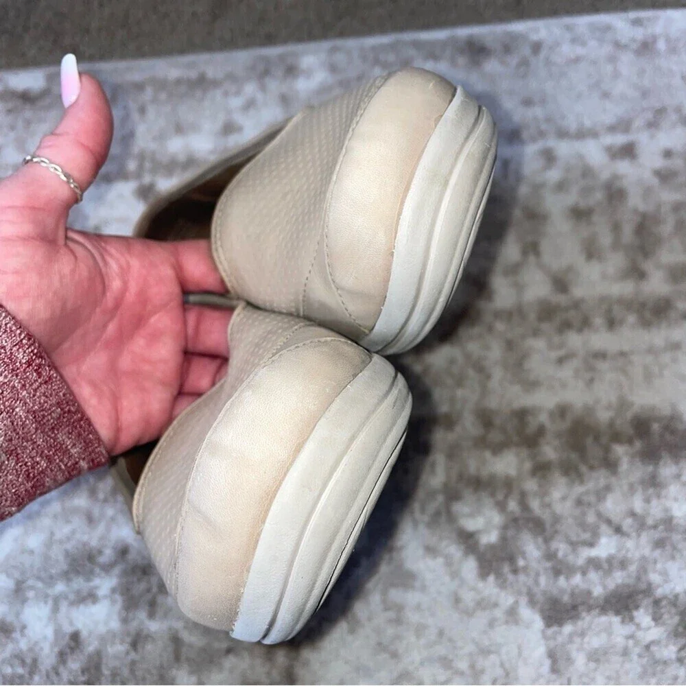 Dansko Marjorie taupe veg perforated slip on clogs comfort tan/cream SZ 10 (41)